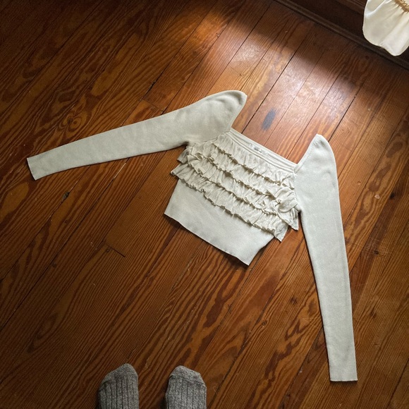 *Sold* Tiered ruffle front top size S/M - Picture 5 of 11